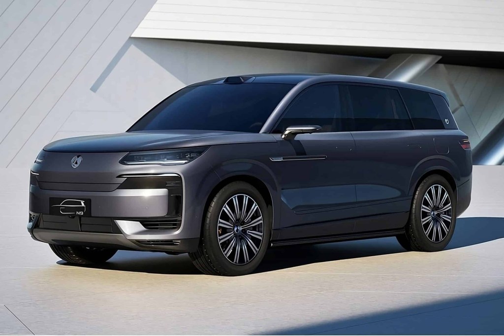 Denza revela novo SUV D9 pouco depois dele ser visto na Europa