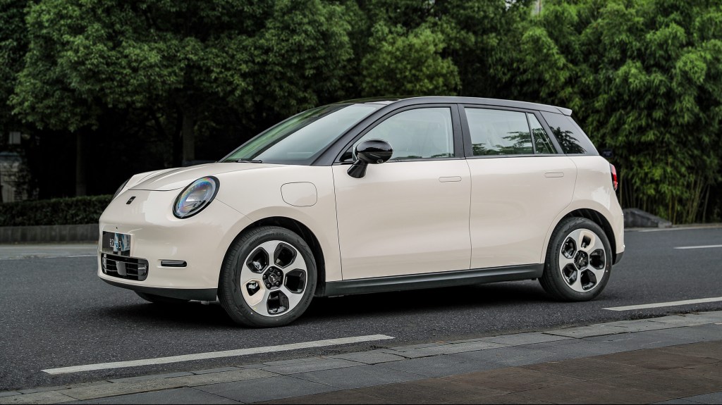 JAC E-JS3 está confirmado para 2025 e poderá recarregar em qualquer lugar