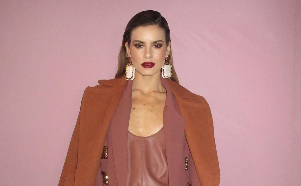 ‘Disseram que eu era bonita demais para o papel’, conta Camila Queiroz